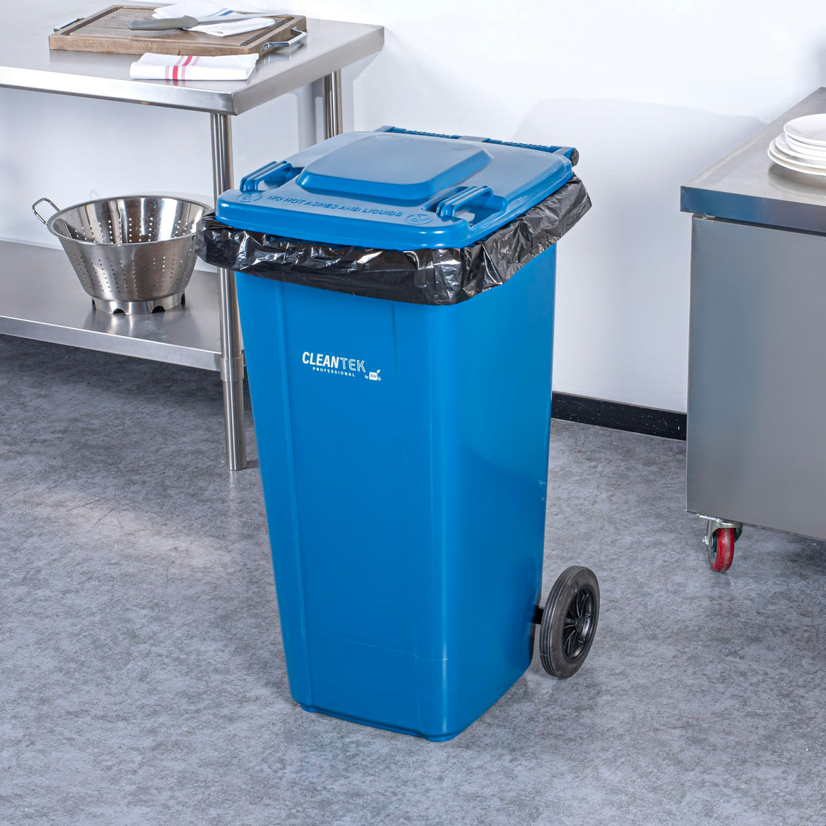 32 gal Blue Plastic Wheeled Trash Can H261372